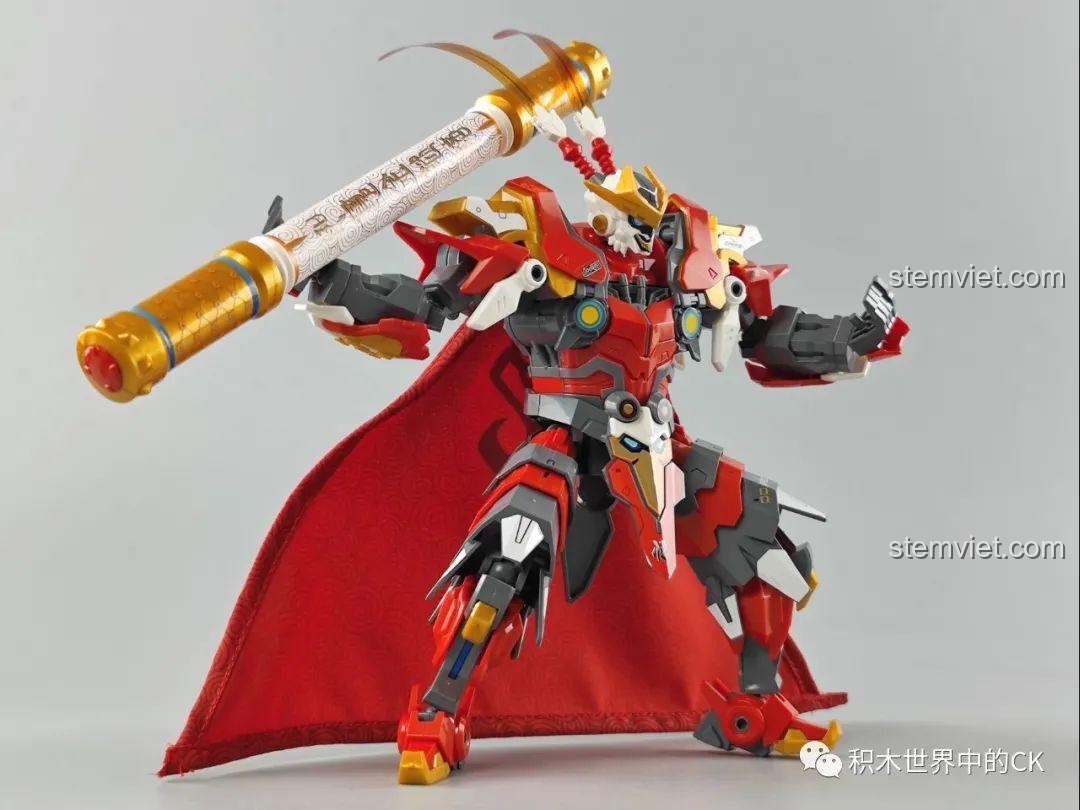 Cận cảnh đầu của mô hình robot Tôn Ngộ Không 74021 từ góc khác, thể hiện sự tinh xảo.