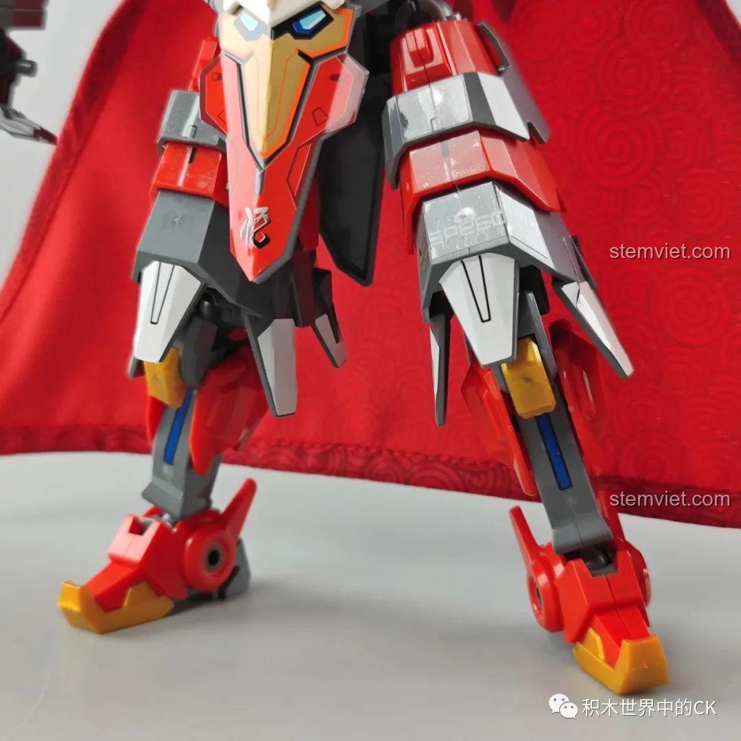 Mô hình robot Tôn Ngộ Không 74021 không áo choàng, vẫn giữ được vẻ mạnh mẽ.