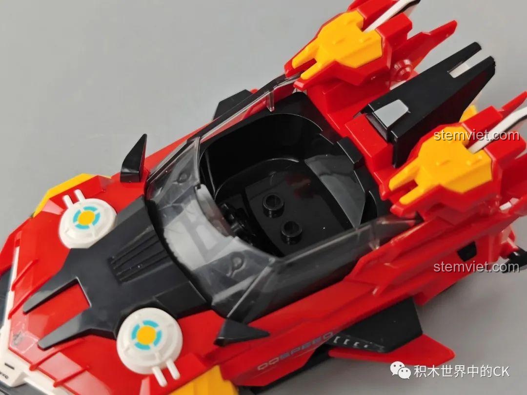 Mô hình robot Tôn Ngộ Không 74021 với Kim Cô Bổng, tư thế chiến đấu mạnh mẽ.