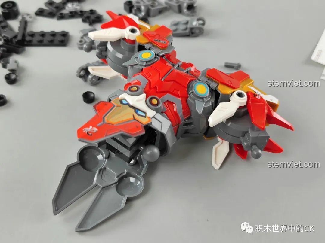 Các vỉ mảnh ghép đã được tách ra, sẵn sàng cho việc lắp ráp mô hình Tôn Ngộ Không 74021.