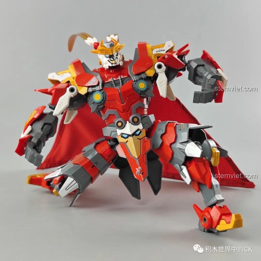 Mô hình robot Tôn Ngộ Không 74021 với áo choàng vải, dáng đứng oai vệ.