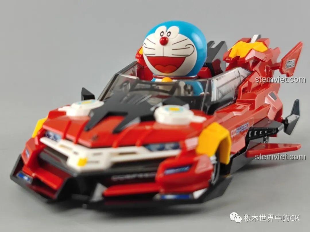 Mô hình robot Tôn Ngộ Không 74021 với áo choàng vải, dáng đứng oai vệ.