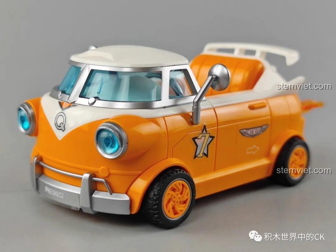 Mô hình lắp ráp xe đua Đại Q Ba 74015 hoàn chỉnh với màu cam và trắng, nhìn từ góc nghiêng.