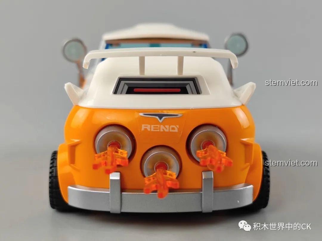 Góc nhìn trực diện từ phía sau của mô hình lắp ráp xe đua Đại Q Ba 74015.