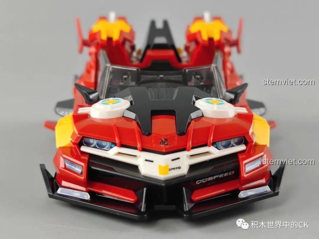 Cận cảnh đuôi xe của mô hình lắp ráp xe đua Tôn Ngộ Không 74021 với cánh gió và ống xả.