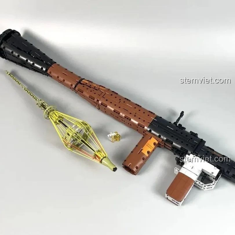 Mô hình Lego Koenigsegg Regera màu vàng.