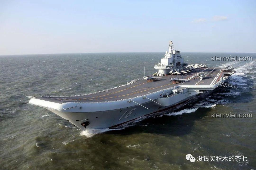 Mô hình tàu sân bay Liêu Ninh PLA.Navy Liaoning 1562 của Jia Zhi đã hoàn chỉnh, kích thước nhỏ gọn, dễ dàng trưng bày.