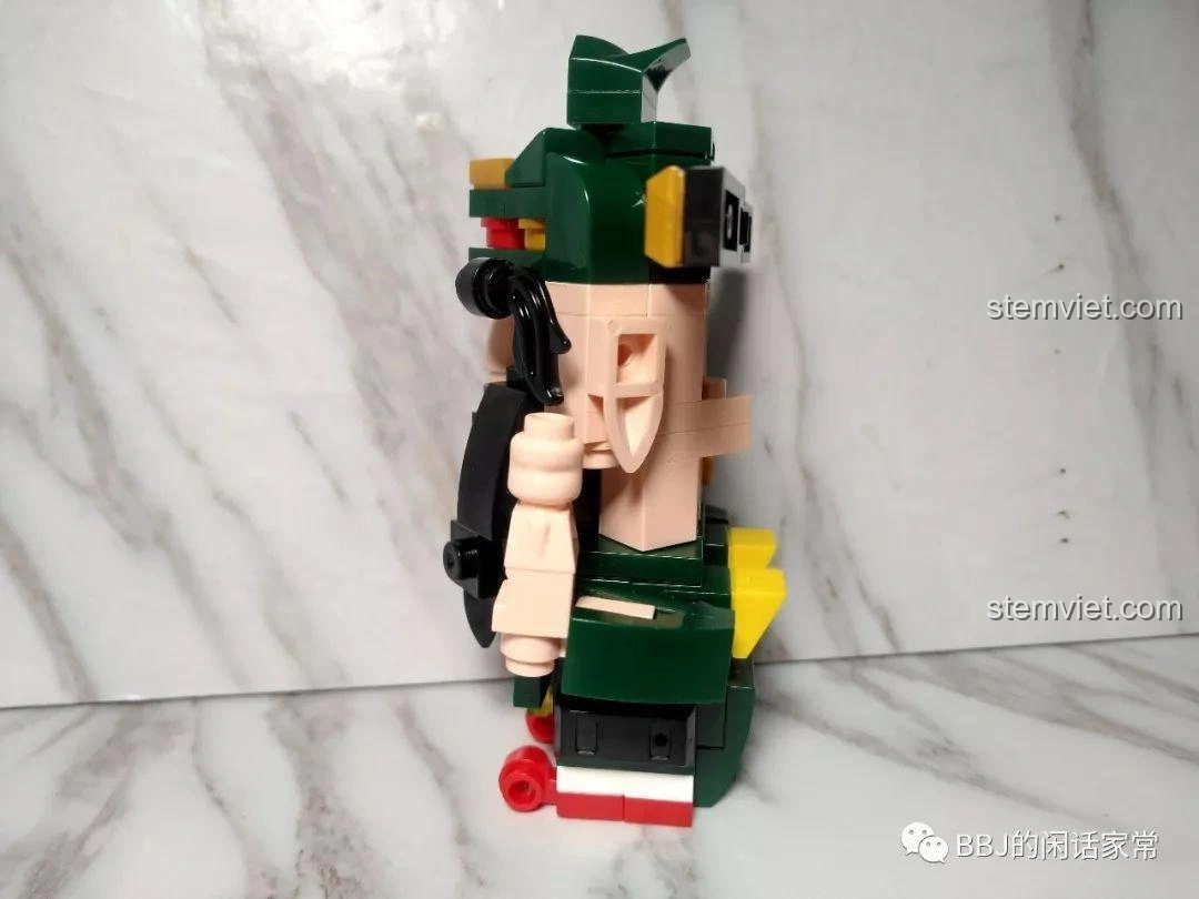 Mặt sau của mô hình Lộc Tinh ZHEGAO QL0953-2 đang lắp ráp, cho thấy cấu trúc và các điểm kết nối của mảnh ghép.