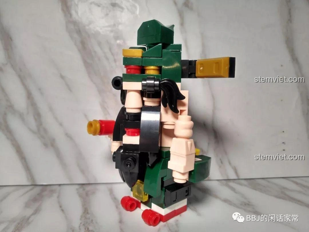 Mô hình Lộc Tinh ZHEGAO QL0953-2 trong quá trình lắp ráp, góc nhìn từ bên hông, cho thấy độ phức tạp của các mảnh ghép.