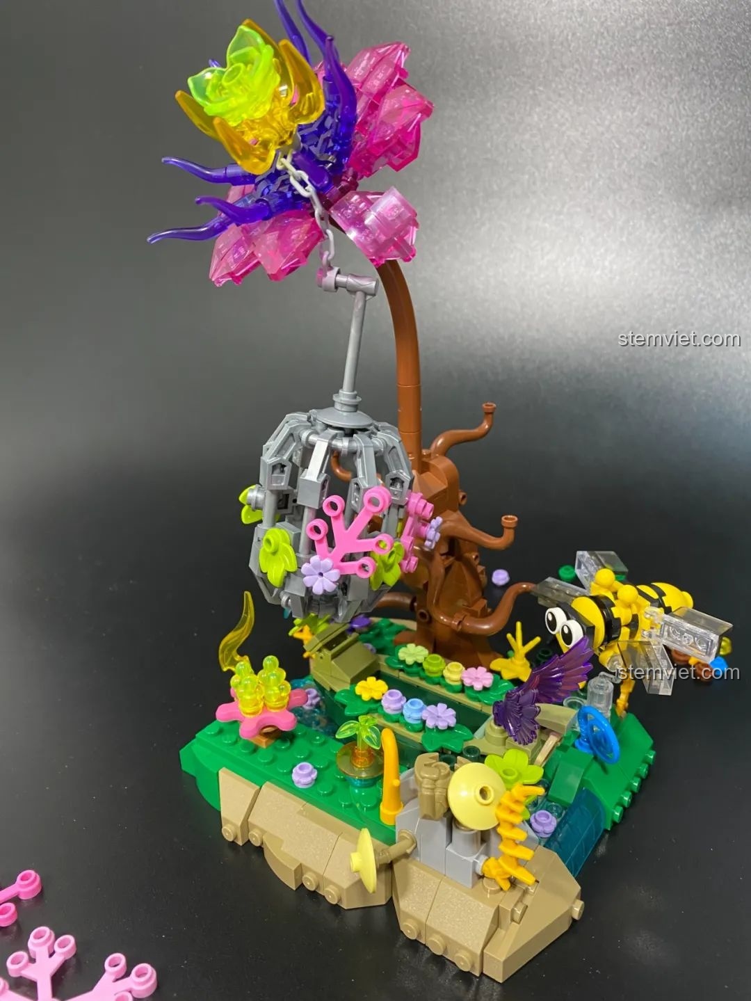 Lồng sắt treo dưới hoa đồ chơi lắp ráp Pantasy 15002 Mỹ Nhân Trong Lồng, mô hình lồng hoa Pantasy