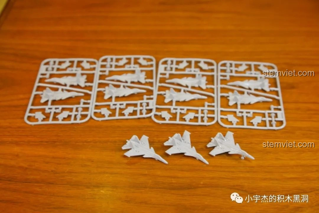 Mô hình máy bay chiến đấu J-10 đi kèm bộ lắp ráp Hàng Không Mẫu Hạm Sơn Đông SEMBO 202001.