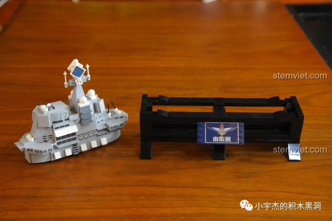 Mô hình máy bay vận tải đi kèm bộ lắp ráp Hàng Không Mẫu Hạm Sơn Đông SEMBO 202001.