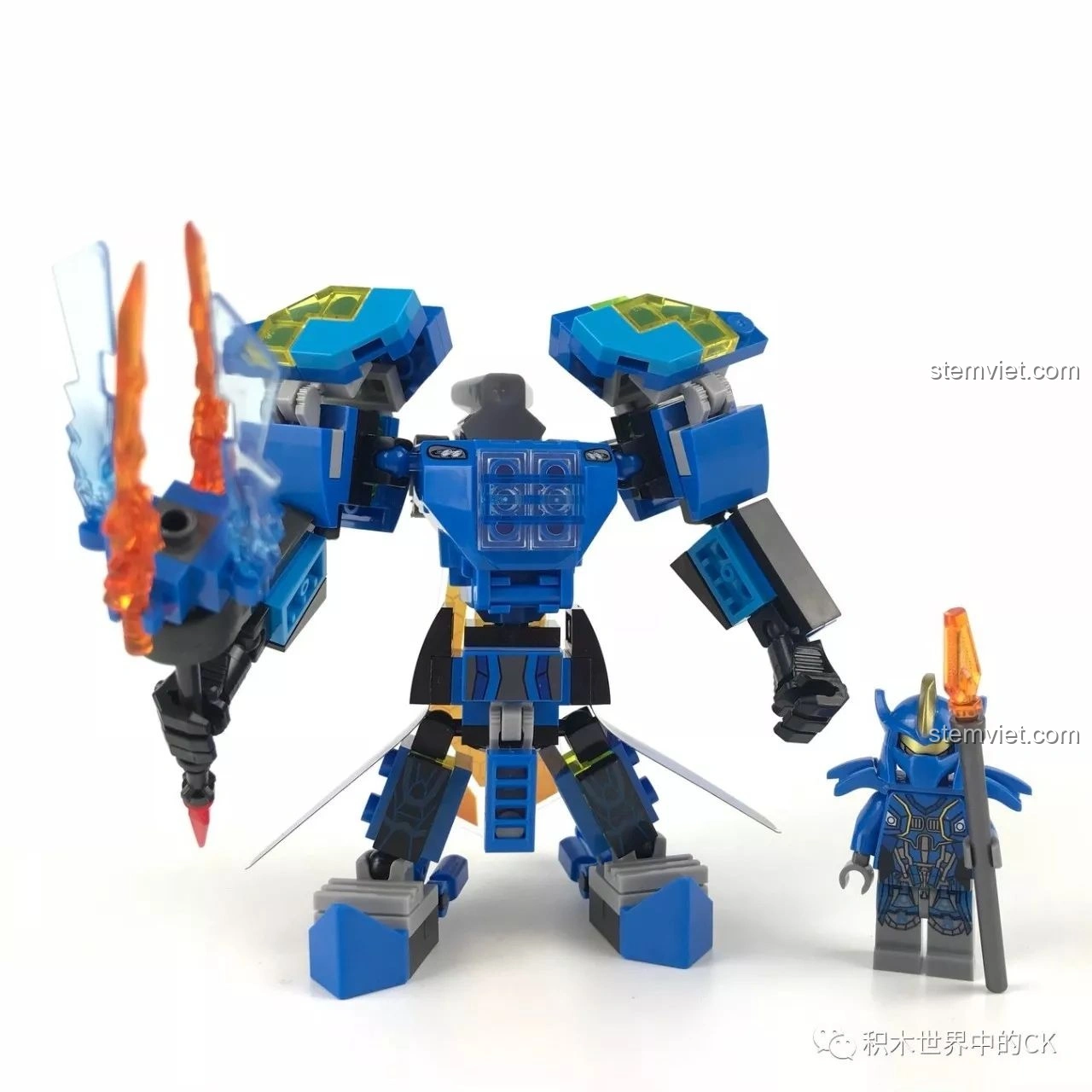 Mô hình Mecha Lữ Bố SEMBO 11861 hoàn chỉnh, nhìn từ phía trước, với thiết kế mạnh mẽ và ấn tượng.