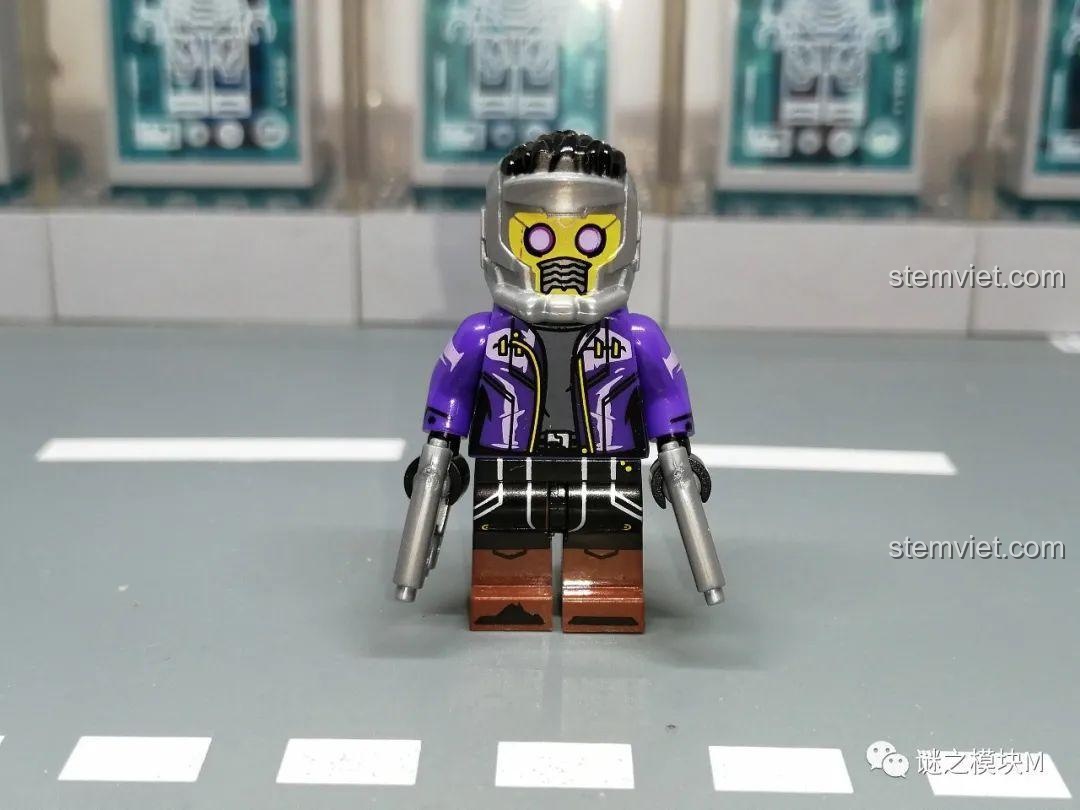 Mô hình mini Doctor Strange KF6145 của Kopf, với áo choàng đỏ và đĩa phép thuật.