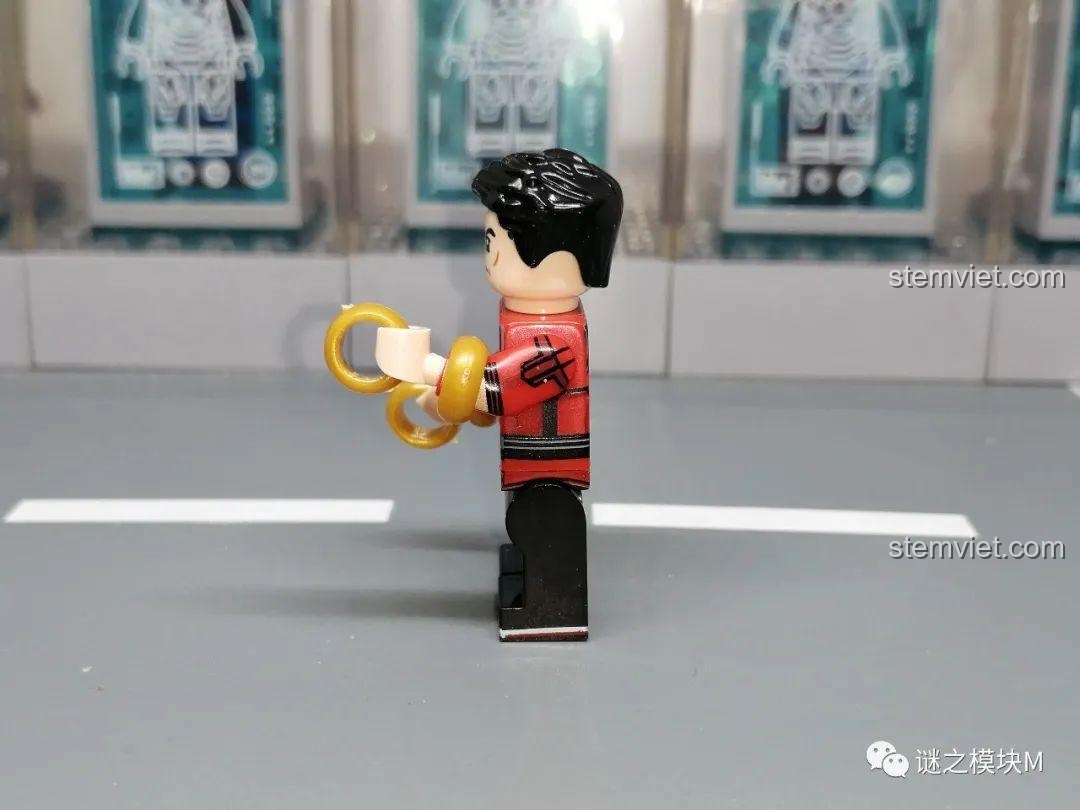 Mô hình mini Star-Lord KF6145 của Kopf, với trang phục tím, mặt nạ bạc và cặp súng.