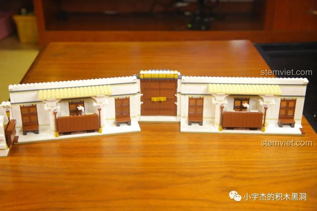 Mô hình Ngân hàng Gringotts MORK 032101 có thể mở ra hoàn toàn, khám phá nội thất.