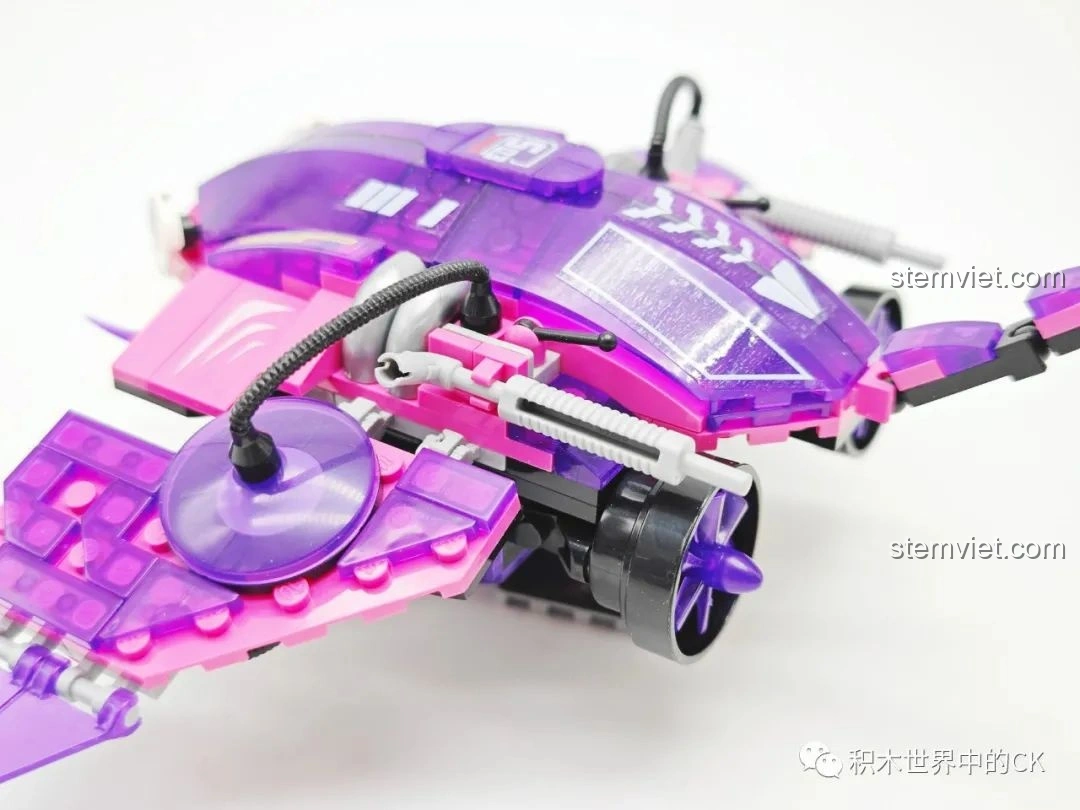 Mô hình Mực Zhe Gao 662001 từ góc nhìn thấp, thể hiện sự hùng vĩ và chi tiết của các xúc tu.