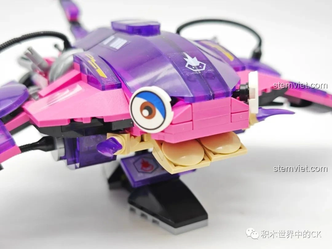 Góc nhìn từ phía sau của mô hình Mực Zhe Gao 662001, thể hiện sự cân đối và vững chắc.