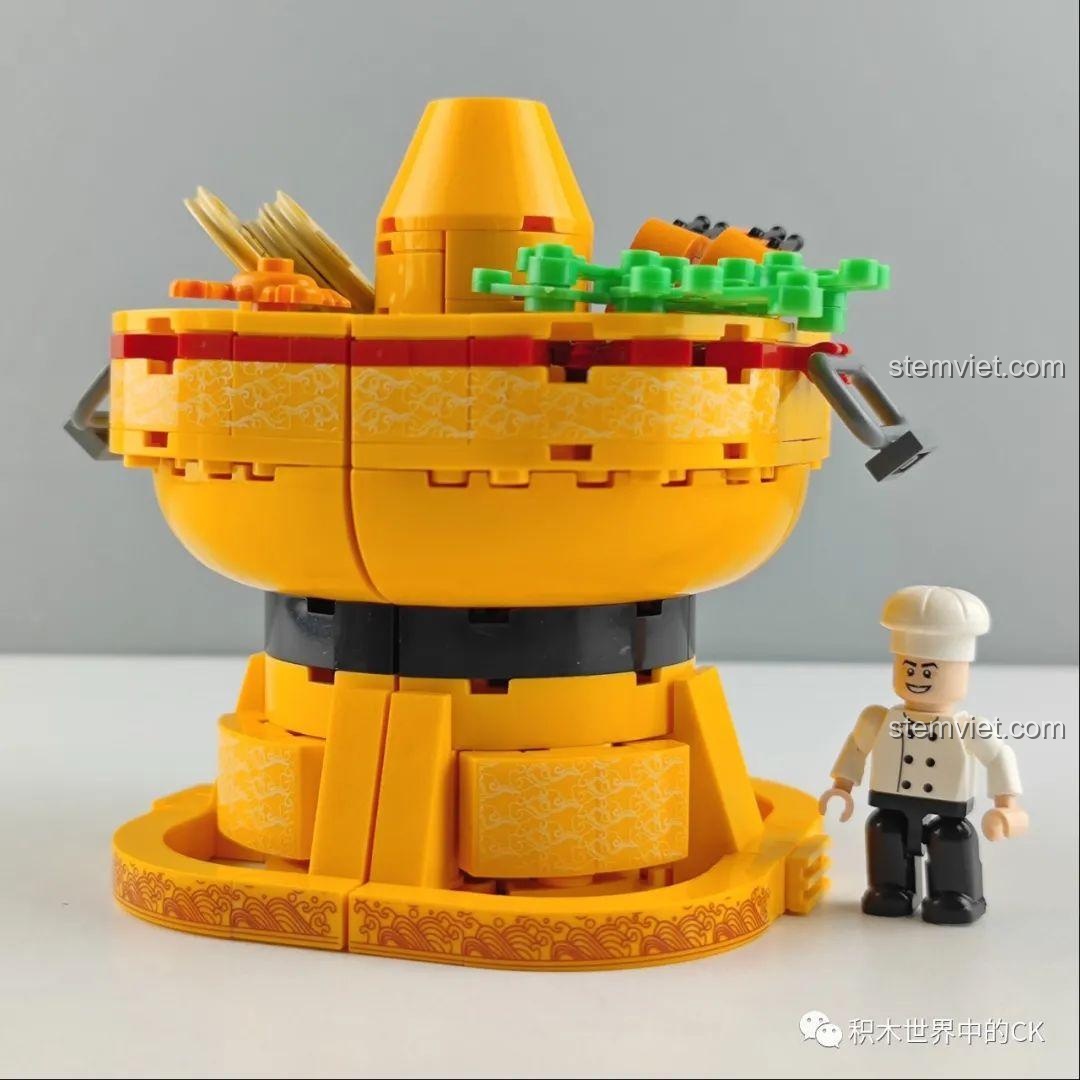 Mô hình Nồi Lẩu Zhe Gao CW6006 đã hoàn thành, thiết kế độc đáo với nhiều loại rau củ và đồ ăn kèm.