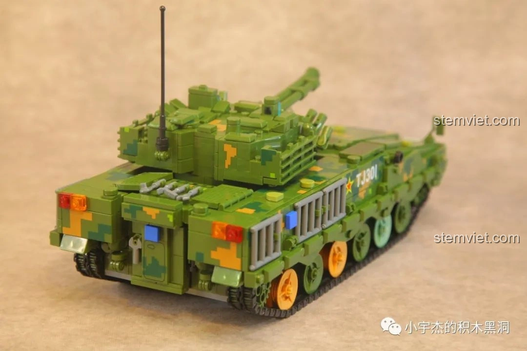 Mô hình Panlos Brick 639010 Xe Chiến Đấu Bộ Binh 04A và 5 minifigures lính bộ binh