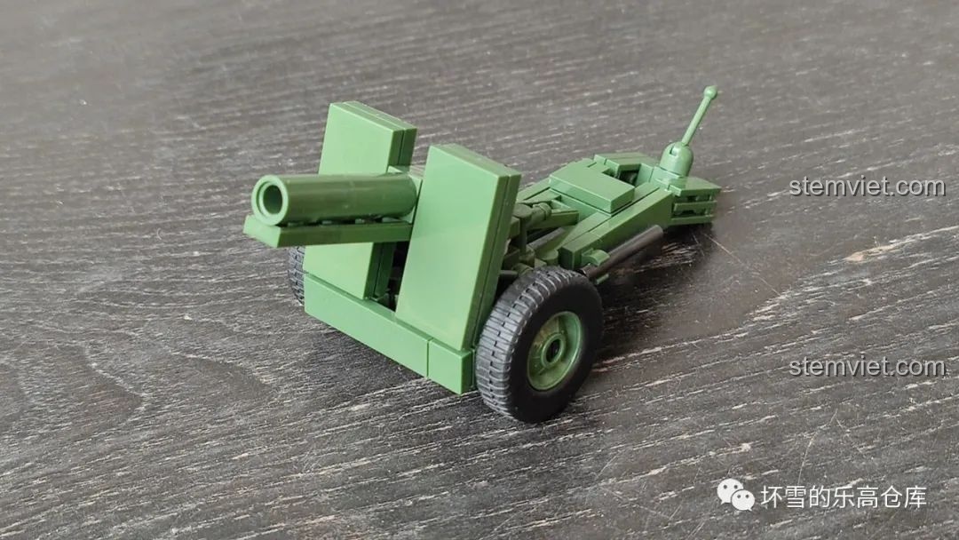 Mô hình lắp ráp Pháo bộ binh hạng nặng sIG33 Quanguan nhìn từ phía trước, thể hiện chi tiết khiên chắn và nòng pháo.