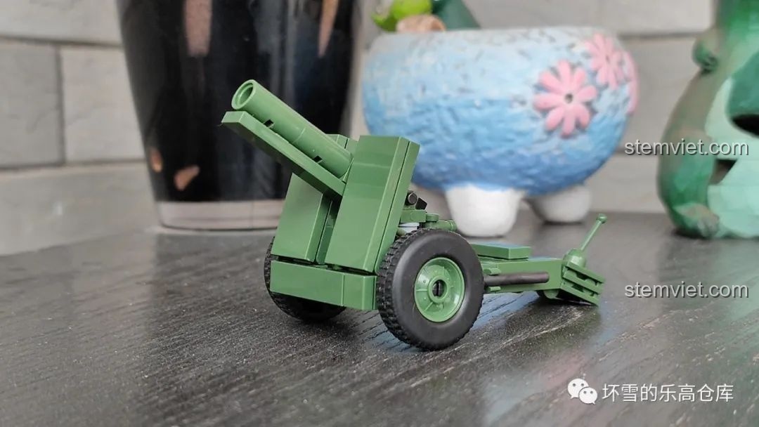 Mô hình lắp ráp Pháo bộ binh hạng nặng sIG33 Quanguan được trưng bày, thể hiện vẻ đẹp hoàn chỉnh và khả năng hiển thị.