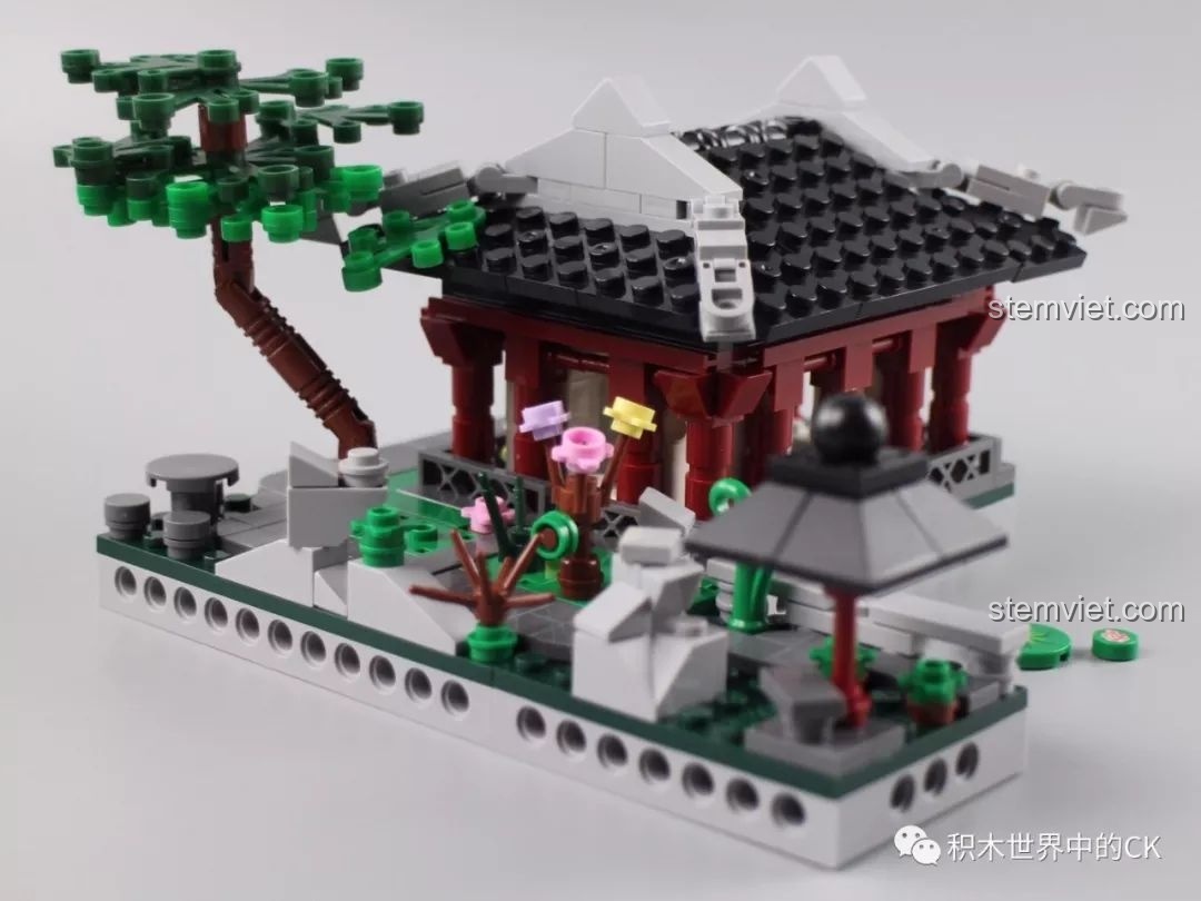 Mô hình Phù Dung Tạ XB-01110-E hoàn chỉnh, một công trình kiến trúc tinh xảo và đẹp mắt.