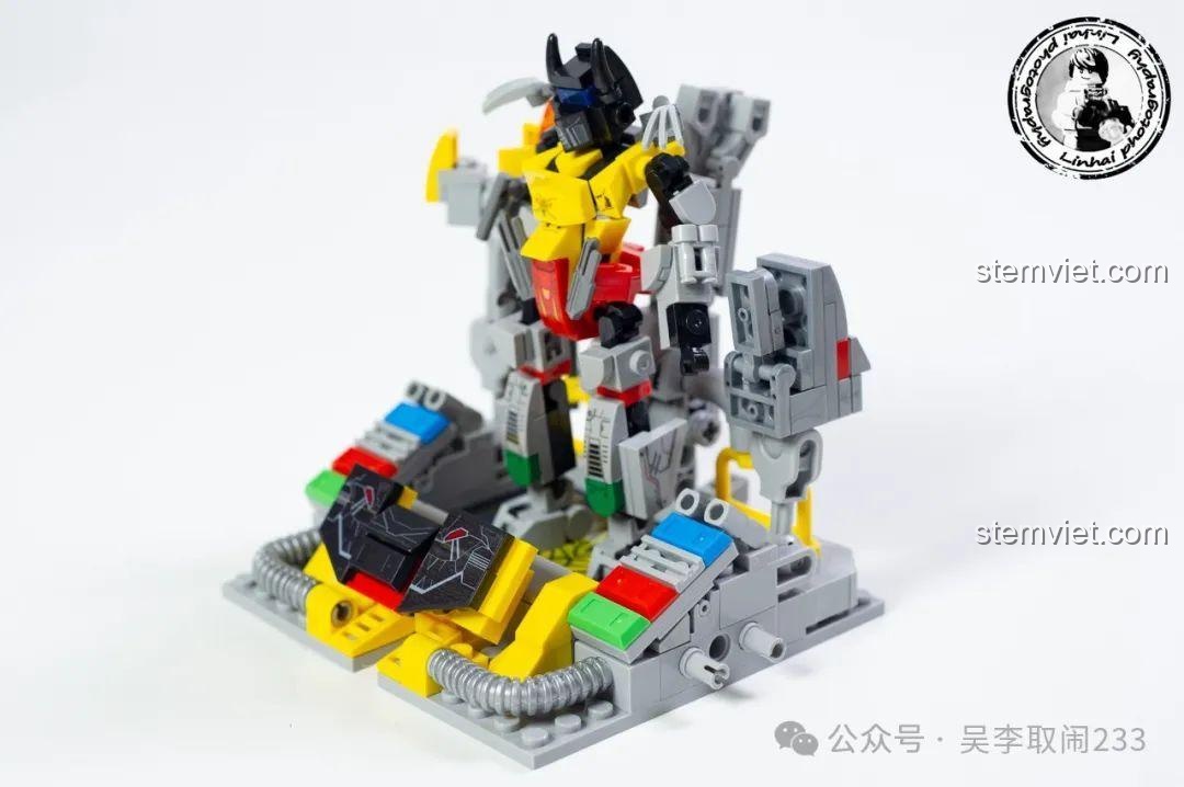 Mô hình Robot Khủng long Grimlock và trạm chỉ huy sau khi lắp ráp từ bộ Forange Block FC1547-3.