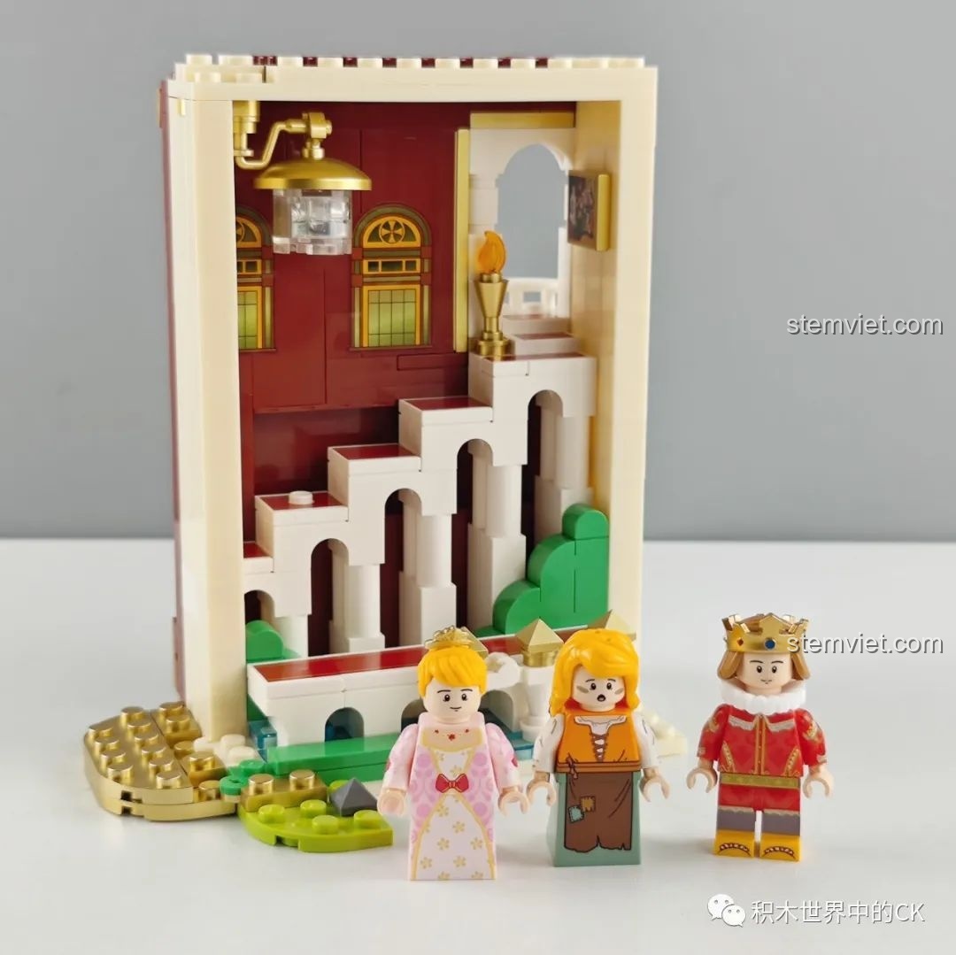 Mô hình sách cổ tích Lọ Lem Wekki 506174 đang được lắp ráp, hiển thị phần cầu thang bên trong và các minifigures.