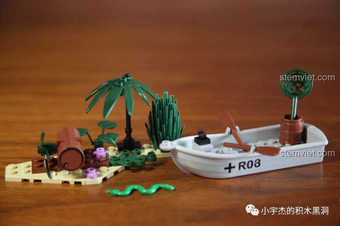 Mô hình Thuyền tuần tra SEMBO 101108 hoàn chỉnh, gồm thuyền, hòn đảo nhỏ với cây dừa và một con rắn.