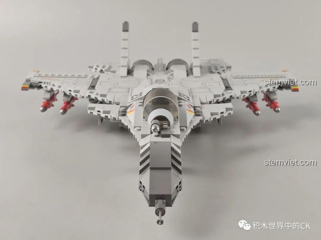 Mô hình J-15 SEMBO 202055 nhìn trực diện từ phía trước, thể hiện sự đối xứng và hầm hố.