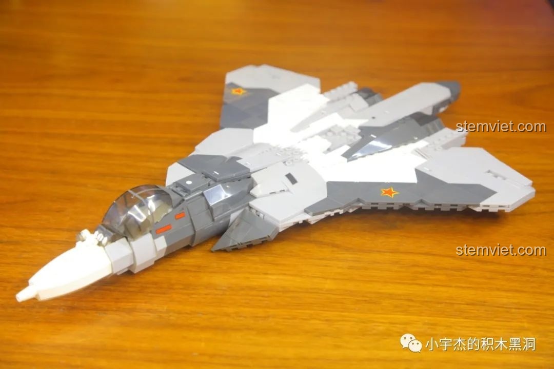 Mô hình máy bay chiến đấu Su-57 Flanker phiên bản mô phỏng đã hoàn thành từ bộ Sluban M38-B0986.