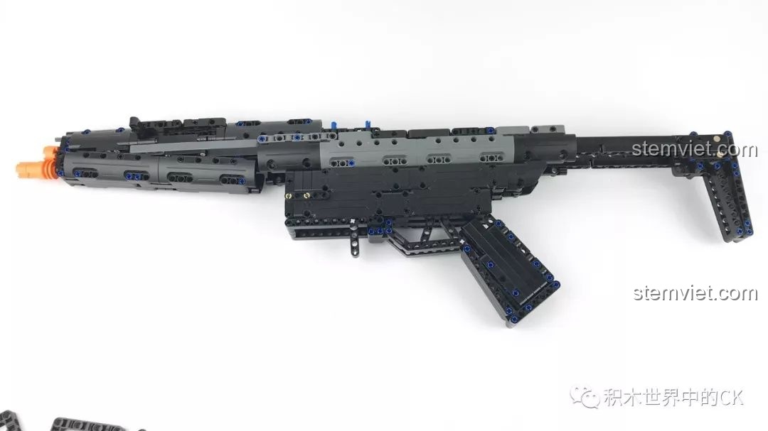 Mô hình súng MP5 CaDA C81006 gần hoàn thiện, sẵn sàng cho các bước cuối cùng.