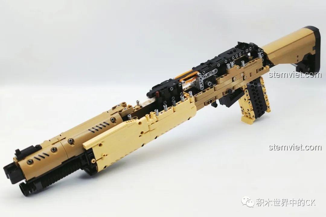 Mô hình súng shotgun STF-12 JIESTAR 92402 gần như hoàn chỉnh, chỉ còn một vài chi tiết cuối cùng.