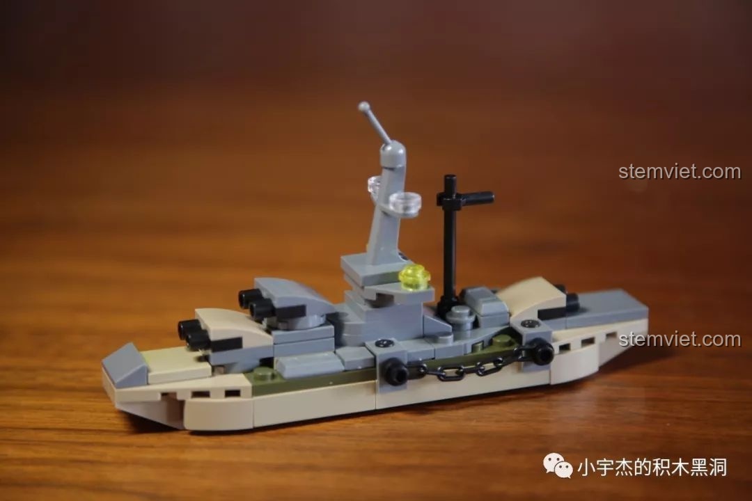 Mô hình tàu chiến Anh Hindenburg-class Bismarck sau khi lắp ráp từ bộ SEMBO 101113, chi tiết và đẹp mắt.