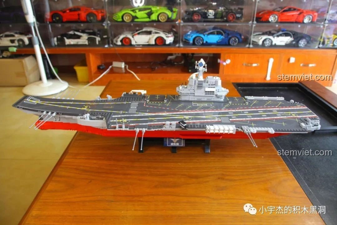 Mô hình tàu đổ bộ đi kèm bộ lắp ráp Mô Hình Tàu Sân Bay Sơn Đông SEMBO 202001.