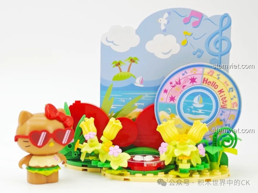 Mô hình hoàn chỉnh của bộ lắp ráp TOP TOY TC2324 Lễ Hội Âm Nhạc Bãi Biển, với sân khấu và cây cối.