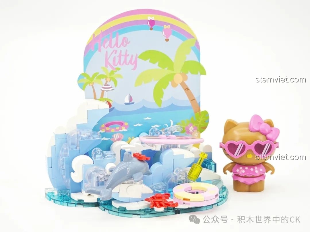 Mô hình hoàn chỉnh của bộ lắp ráp TOP TOY TC2325 Lướt Sóng Mùa Hè, với sóng biển và cá heo.