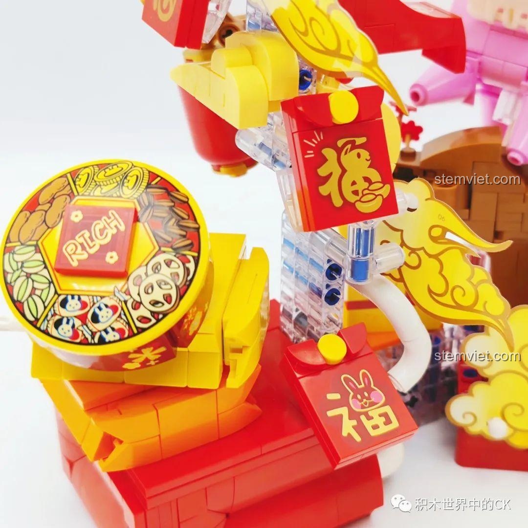 Hộp quà được thiết kế tinh xảo trong mô hình Keeppley K19905 Mô hình Tết Nguyên Đán.