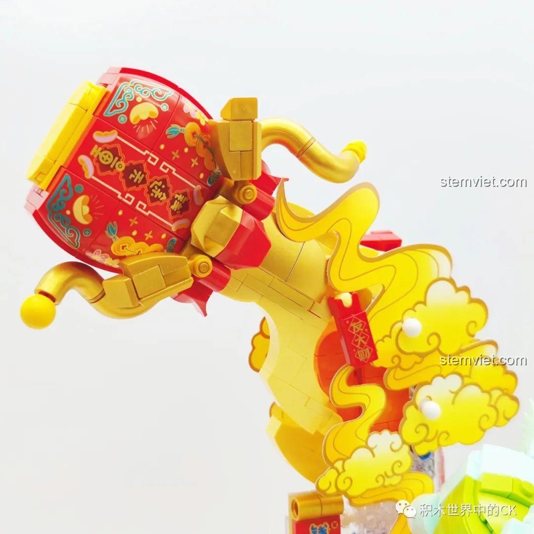 Các mảnh ghép in hình chữ Hán mang ý nghĩa may mắn trong bộ Keeppley K19905 Mô hình Tết Nguyên Đán.