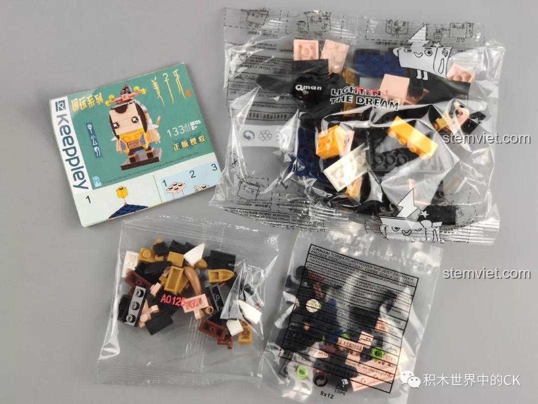 Mô hình Thân Công Báo Keeppley A0125 đã lắp ráp hoàn chỉnh, phong cách BrickHeadz