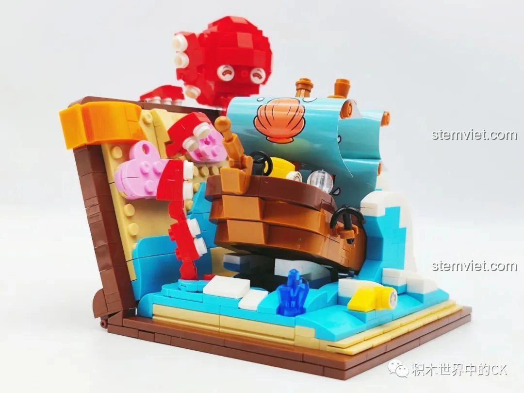 Góc nhìn độc đáo của bộ lắp ghép Thế giới đại dương KY7069, làm nổi bật sự tương tác giữa bạch tuộc và thuyền buồm, đầy kịch tính.