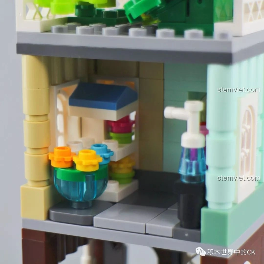 Mô hình đồ chơi lắp ráp Trung Tâm Thương Mại Keepplay C0105 đã hoàn thiện, nhìn từ góc chính diện.