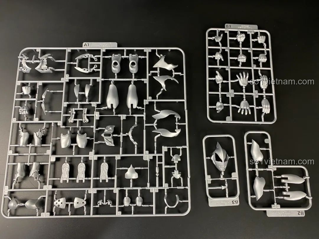 Cận cảnh chi tiết phần lưng của mô hình lắp ráp Ultraman Geed BLOKEES