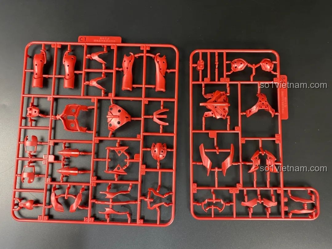 Cận cảnh chi tiết phần tay của mô hình lắp ráp Ultraman Geed BLOKEES