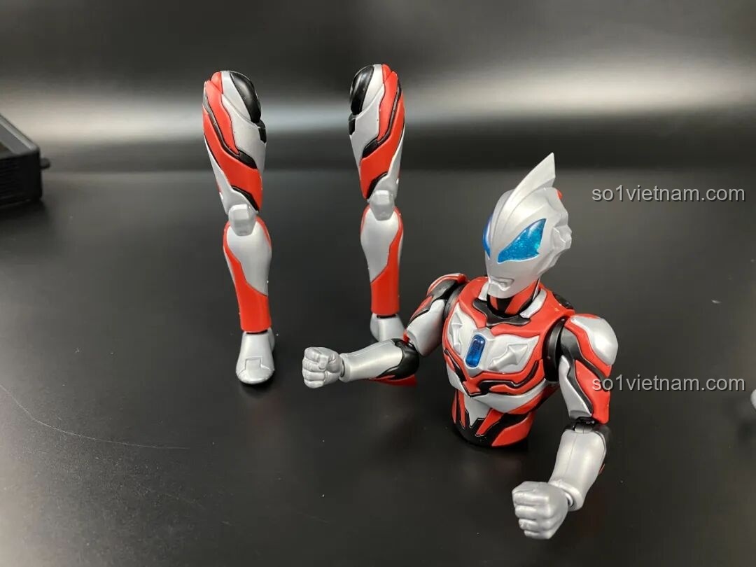 Cận cảnh khung xương Lego đã được lắp ráp của mô hình Ultraman Geed BLOKEES