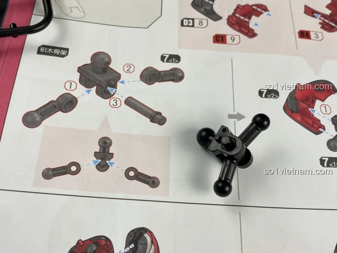 Cận cảnh quá trình lắp giáp phần thân của mô hình Ultraman Geed BLOKEES