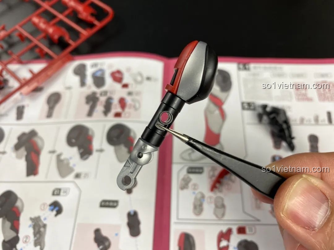 Cận cảnh quá trình lắp ráp vũ khí 