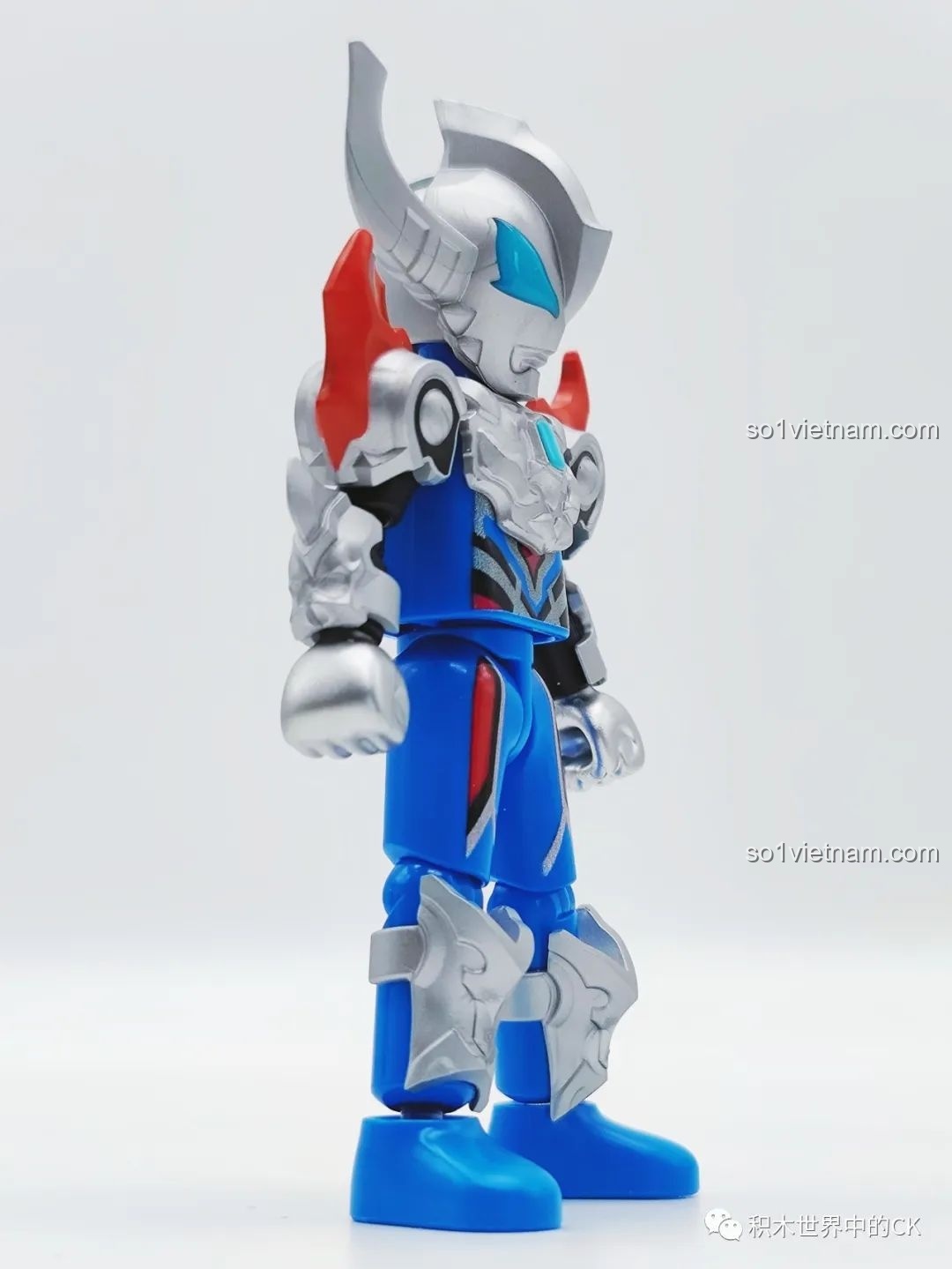 Mô hình Ultraman Geed Solid Burning BLOKEES GV-04 03 cầm khiên năng lượng