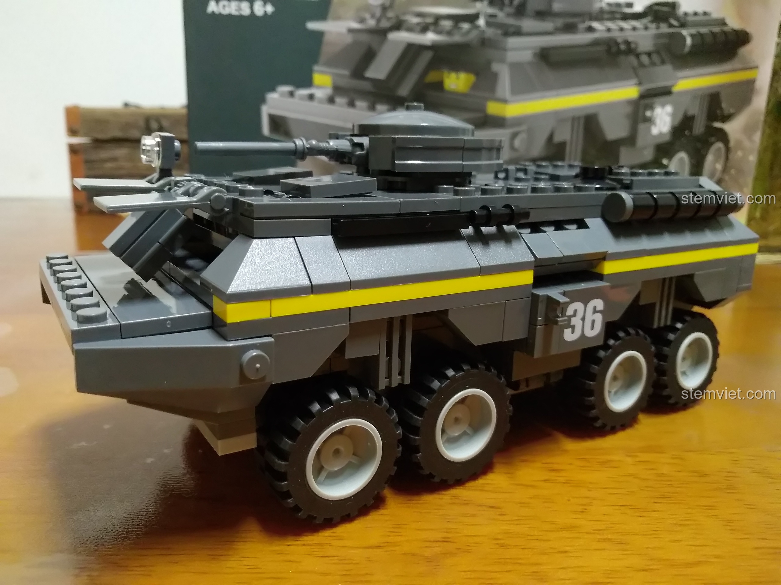 Mô hình Xe Bọc Thép Quân Đoàn Legion WANGE 3661 đã hoàn chỉnh, với thiết kế thấp và mạnh mẽ.